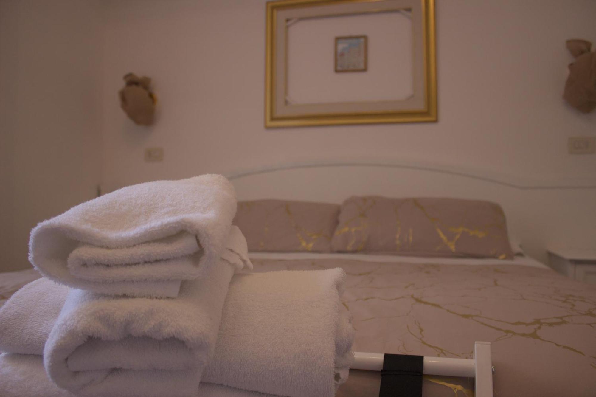 Madrid Bed & Breakfast 2*